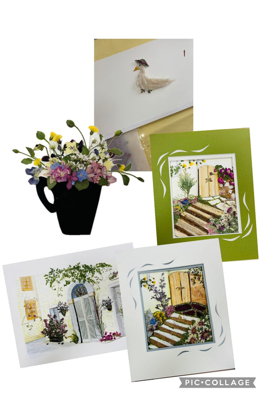 今週のおし花教室　それぞれに作品作り